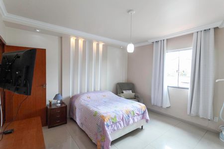 Casa à venda com 320m², 4 quartos e 3 vagasSuíte 3