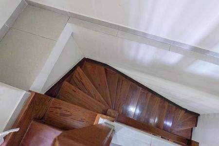 Casa à venda com 320m², 4 quartos e 3 vagasEscada