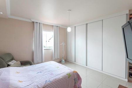 Casa à venda com 320m², 4 quartos e 3 vagasSuíte 3