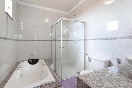 Casa à venda com 320m², 4 quartos e 3 vagasBanheiro da suíte 3