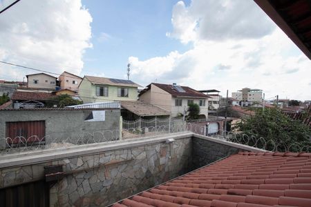 Casa à venda com 320m², 4 quartos e 3 vagasVista da suíte 2