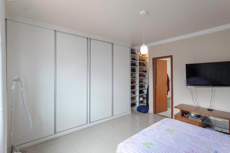 Casa à venda com 320m², 4 quartos e 3 vagasSuíte 3