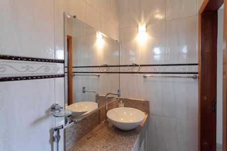 Casa à venda com 320m², 4 quartos e 3 vagasBanheiro da suíte 2