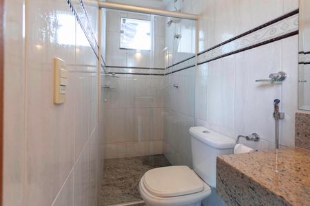 Casa à venda com 320m², 4 quartos e 3 vagasBanheiro da suíte 2