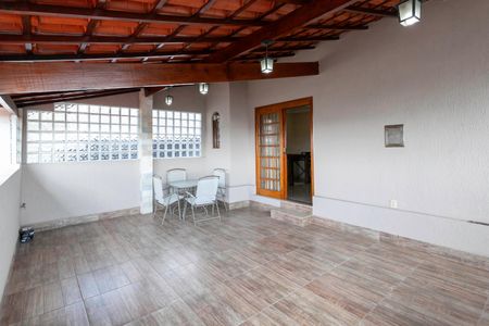 Casa à venda com 320m², 4 quartos e 3 vagasVaranda da sala 3