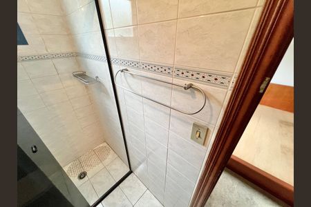 Apartamento à venda com 92m², 3 quartos e 1 vaga Apartamento à venda com 92m², 3 quartos e 1 vagaBanheiro da Suíte