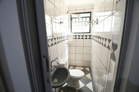Banheiro de kitnet/studio para alugar com 1 quarto, 25m² em Cidade Universitária, Campinas