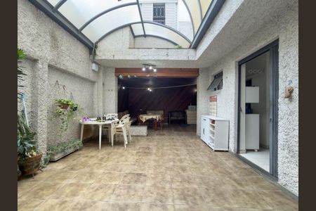 Casa à venda com 220m², 4 quartos e 2 vagas