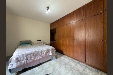 Casa à venda com 220m², 4 quartos e 2 vagas