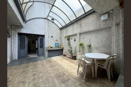 Casa à venda com 220m², 4 quartos e 2 vagas