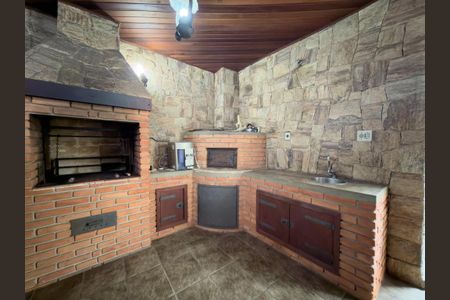 Casa à venda com 220m², 4 quartos e 2 vagas