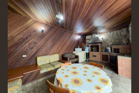 Casa à venda com 220m², 4 quartos e 2 vagas