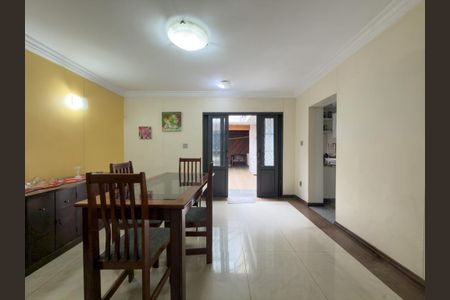 Casa à venda com 220m², 4 quartos e 2 vagas