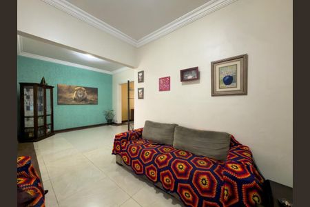 Casa à venda com 220m², 4 quartos e 2 vagas