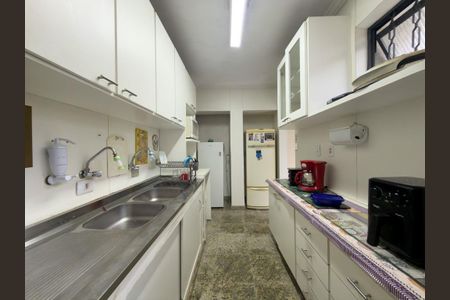 Casa à venda com 220m², 4 quartos e 2 vagas