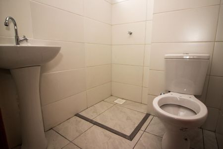 Banheiro de kitnet/studio para alugar com 1 quarto, 23m² em Hípica, Porto Alegre