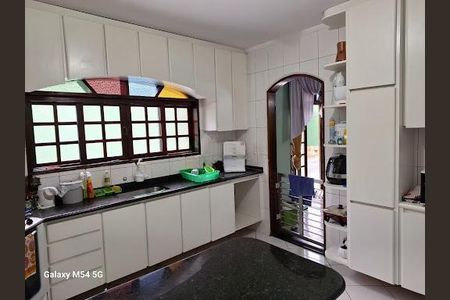 Casa à venda com 248m², 2 quartos e 4 vagas