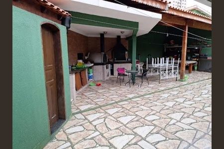 Casa à venda com 248m², 2 quartos e 4 vagas