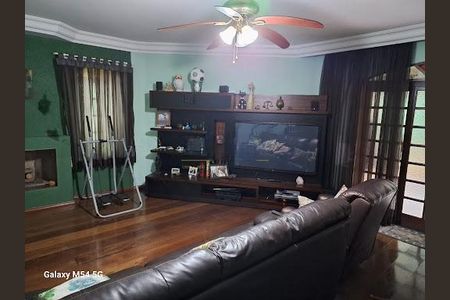 Casa à venda com 248m², 2 quartos e 4 vagas