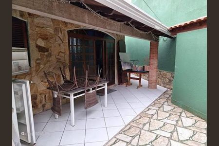 Casa à venda com 248m², 2 quartos e 4 vagas