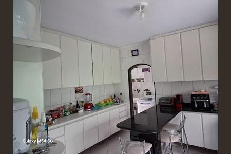 Casa à venda com 248m², 2 quartos e 4 vagas