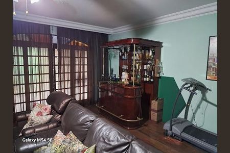 Casa à venda com 248m², 2 quartos e 4 vagas