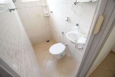 Banheiro de kitnet/studio para alugar com 1 quarto, 25m² em Cidade Universitária, Campinas