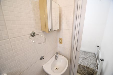 Banheiro de kitnet/studio para alugar com 1 quarto, 16m² em Cidade Universitária, Campinas