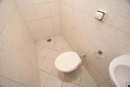 Banheiro de kitnet/studio para alugar com 1 quarto, 16m² em Cidade Universitária, Campinas