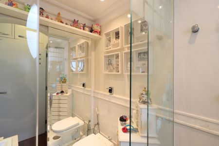 Apartamento à venda com 288m², 4 quartos e 5 vagasBanheiro da Suíte 1