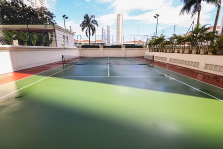 Apartamento à venda com 288m², 4 quartos e 5 vagas Apartamento à venda com 288m², 4 quartos e 5 vagasQuadra de tênis