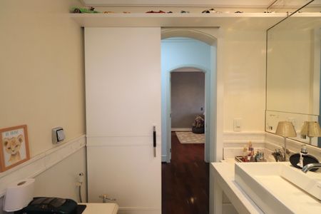 Apartamento à venda com 288m², 4 quartos e 5 vagasBanheiro Social