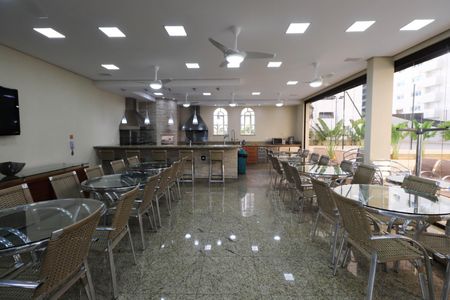 Apartamento à venda com 288m², 4 quartos e 5 vagas Apartamento à venda com 288m², 4 quartos e 5 vagasÁrea comum - Churrasqueira