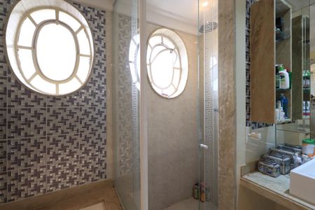 Apartamento à venda com 288m², 4 quartos e 5 vagasBanheiro da Suíte 2