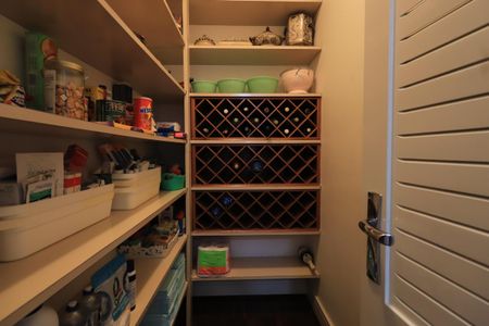 Apartamento à venda com 288m², 4 quartos e 5 vagasDespensa