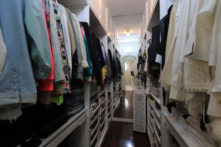 Apartamento à venda com 288m², 4 quartos e 5 vagasCloset da suíte 2