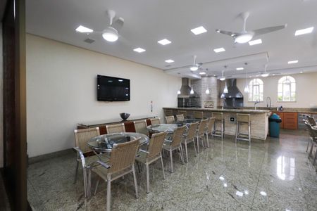 Apartamento à venda com 288m², 4 quartos e 5 vagas Apartamento à venda com 288m², 4 quartos e 5 vagasÁrea comum - Churrasqueira