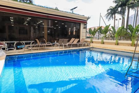 Apartamento à venda com 288m², 4 quartos e 5 vagas Apartamento à venda com 288m², 4 quartos e 5 vagasÁrea comum - Piscina