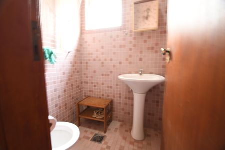 Casa à venda com 360m², 4 quartos e 3 vagasBanheiro de serviço