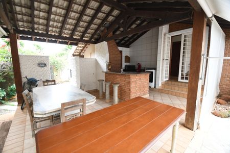 Casa à venda com 360m², 4 quartos e 3 vagasVaranda gourmet