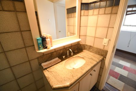 Casa à venda com 360m², 4 quartos e 3 vagasBanheiro Social