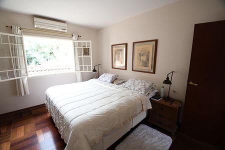 Casa à venda com 360m², 4 quartos e 3 vagasQuarto 1 - Suíte