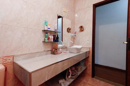 Casa à venda com 128m², 4 quartos e 2 vagasBanheiro 2