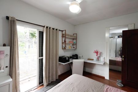 Casa à venda com 128m², 4 quartos e 2 vagasSuíte