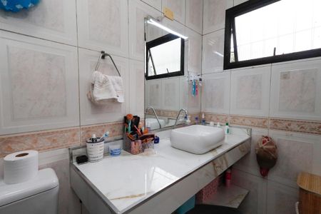 Casa à venda com 128m², 4 quartos e 2 vagasBanheiro da Suíte