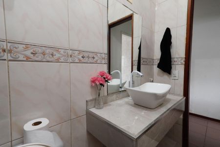 Casa à venda com 128m², 4 quartos e 2 vagasBanheiro 1