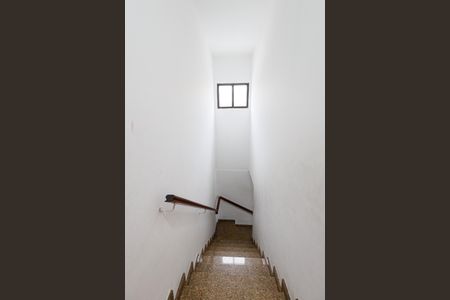 Casa à venda com 128m², 4 quartos e 2 vagasEscada