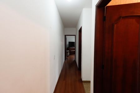 Casa à venda com 128m², 4 quartos e 2 vagasCorredor
