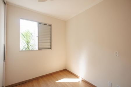 Quarto 2 de apartamento para alugar com 2 quartos, 49m² em Parque Senhor do Bonfim, Taubaté