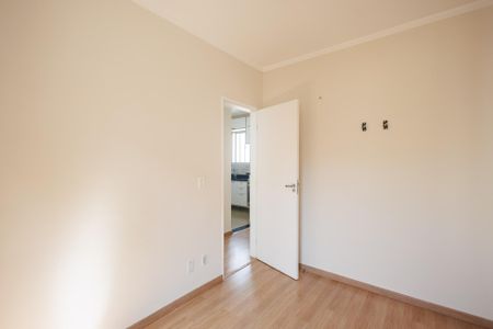 Quarto 2 de apartamento para alugar com 2 quartos, 49m² em Parque Senhor do Bonfim, Taubaté